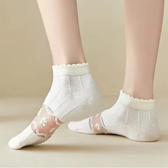 Women’s Floral Lace White Socks 5 Pairs - Picture 7 of 10